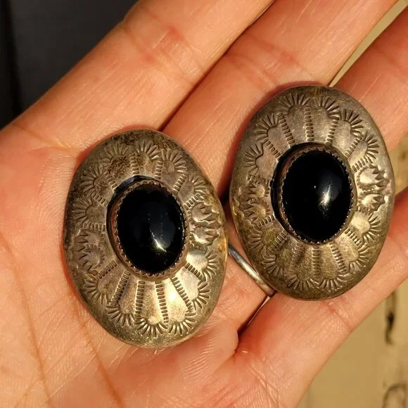 .Absolutely stunning vintage Native American handmade onyx stampwork large state